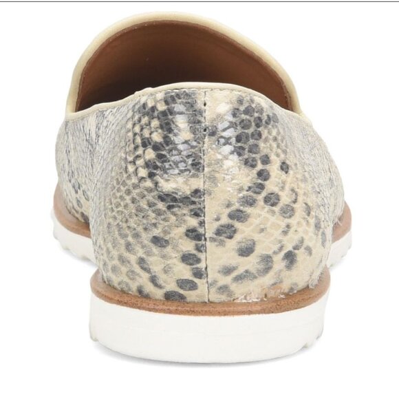 NEW COMFORTIVA Leather Ryen Comfort Slip On Sneakers women snake details 7253m0 - Picture 8 of 11